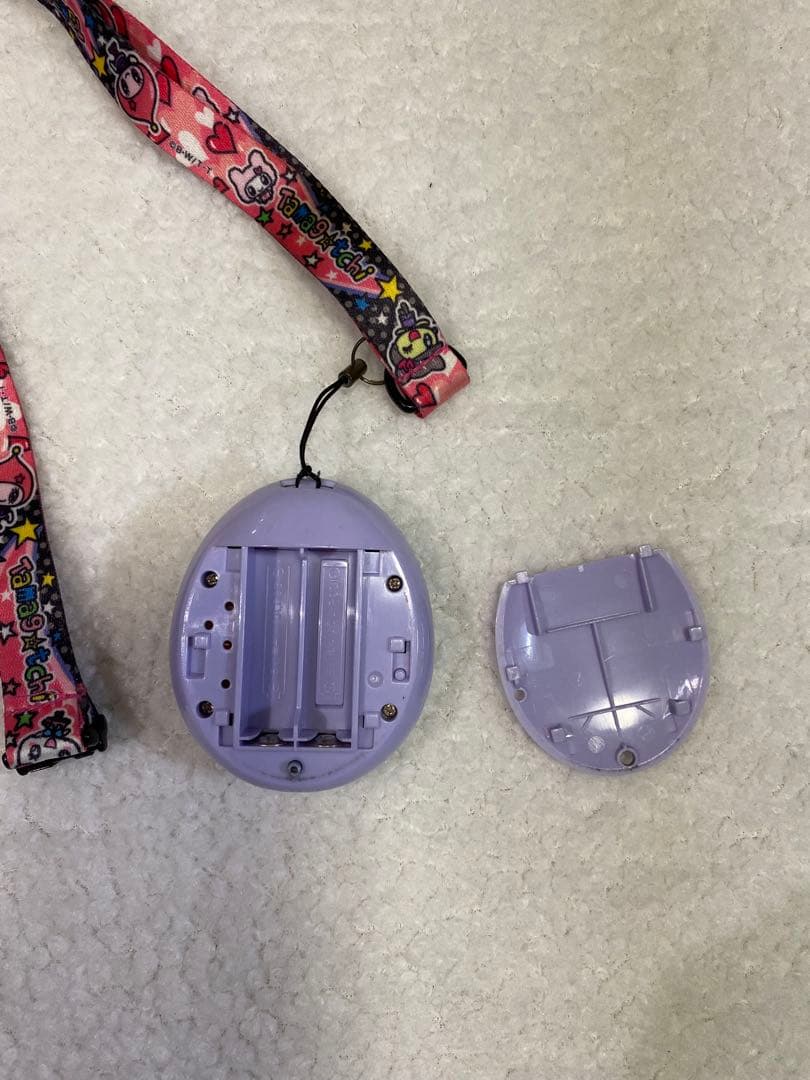 あ*か様 たまごっちmix 紫　動作確認済み　ストラップ付き