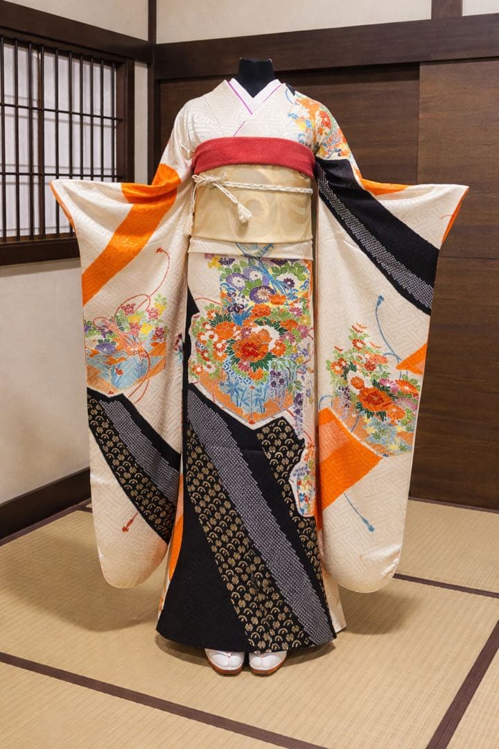 振袖 フルセット6点サイズL豪華振袖 駒刺繍 文箱花文 金彩 正絹