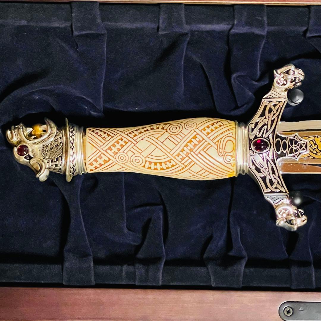 【TRAN VAN THANG】フランクリン・ミント社製バイキングの短剣