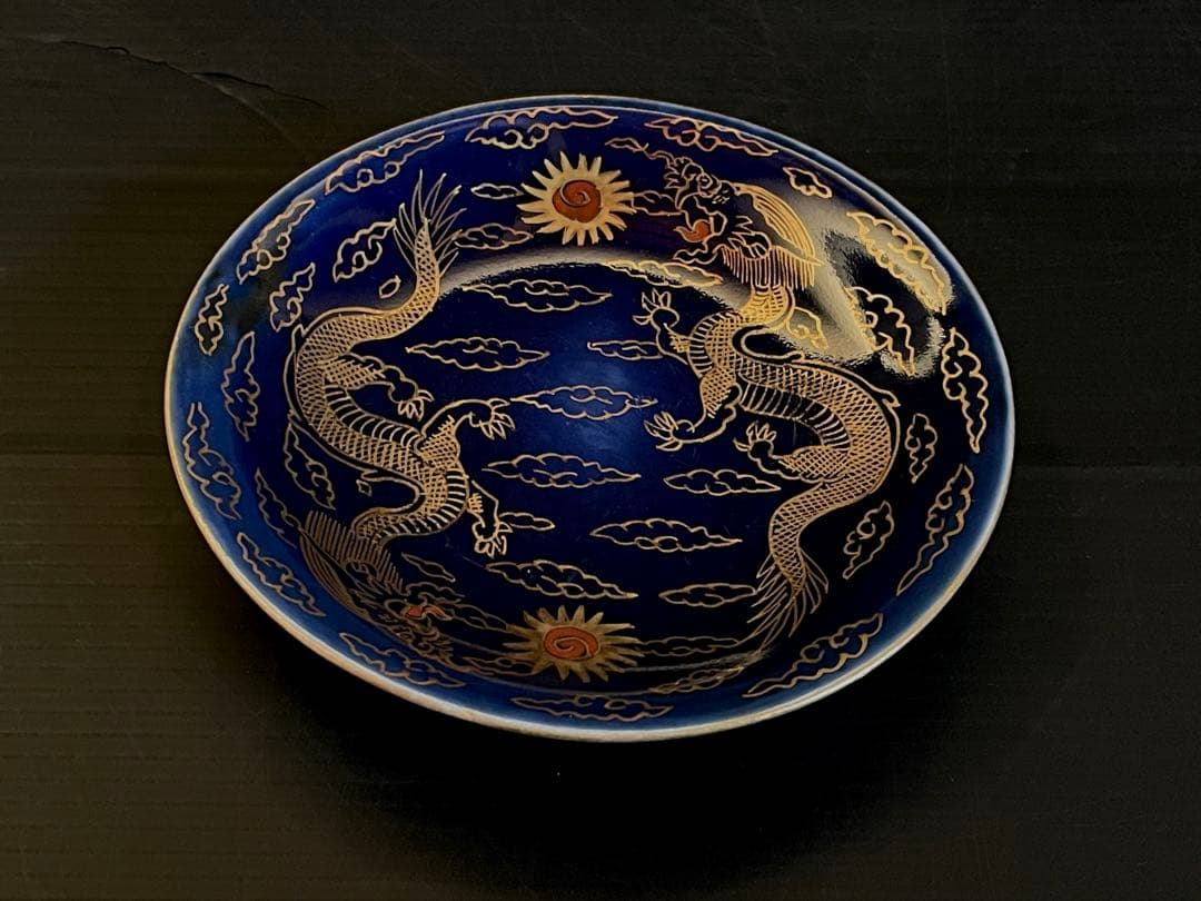 「母」 中国古玩 大清乾隆年製 十錦 金彩 龍文 瑠璃 皿 （108A）