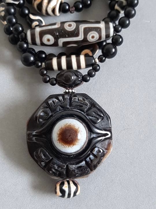 チベットジービーズ西蔵天珠 彫刻龍眼法輪梵字羊眼板珠、九眼天