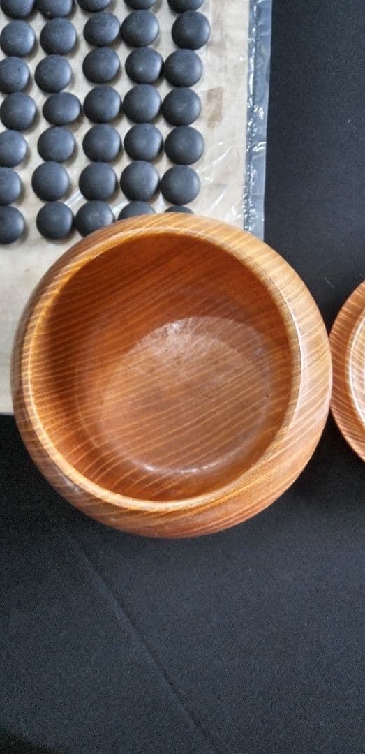 蛤白石 181個 、那智黒石、189個欅木製ボウル2個セット