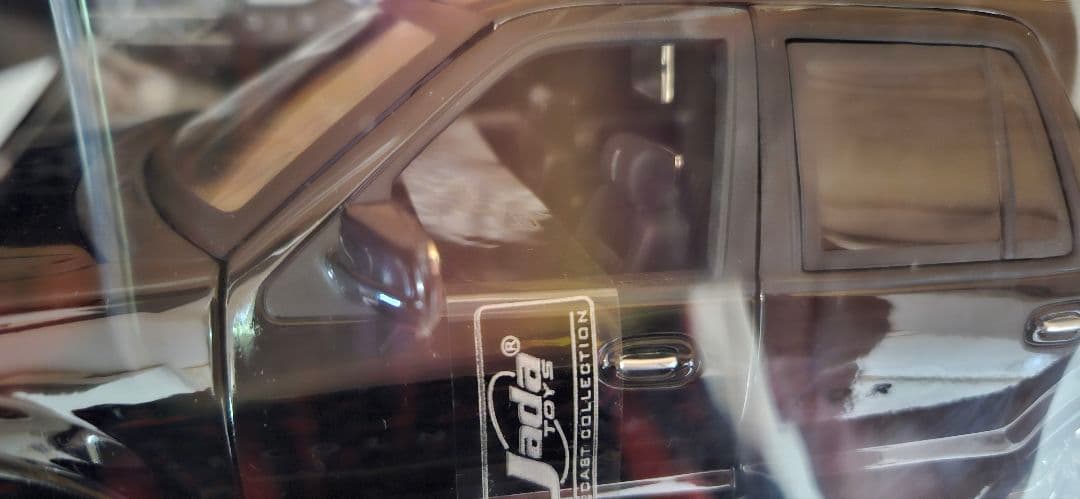 ミニカー DUB CITY Lincoln Navigator 1:18