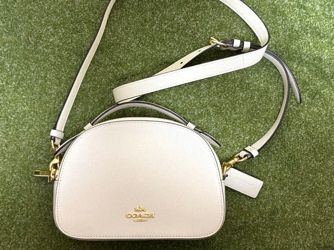 COACH ホワイトレザー ショルダーバッグ