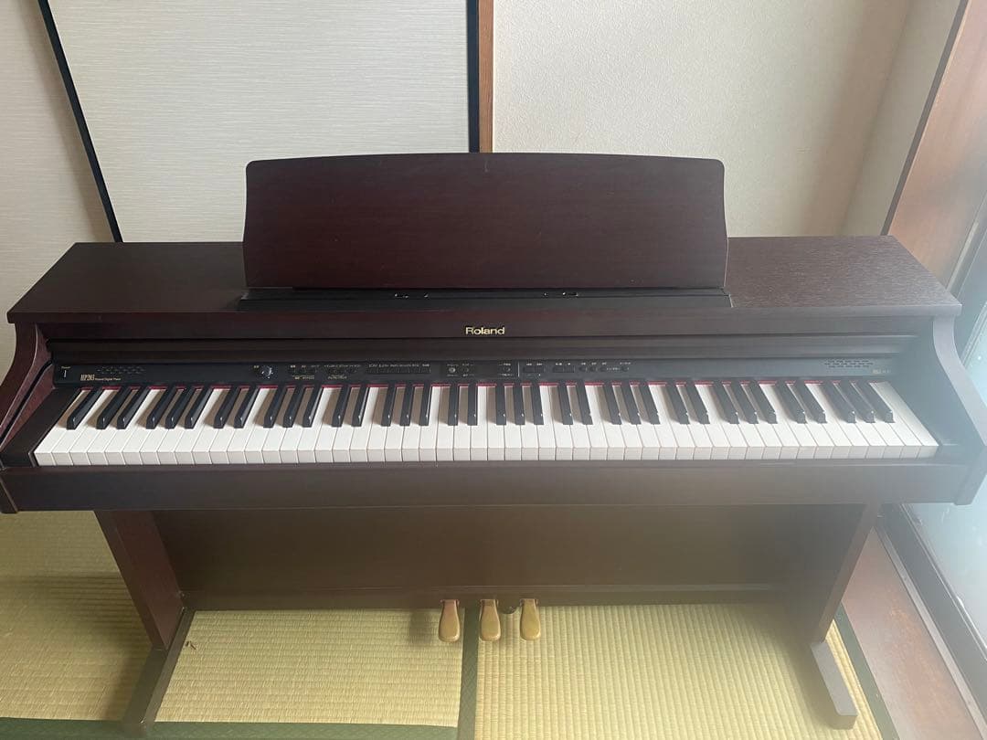 Roland デジタルピアノ 88鍵盤 ダークブラウン　08年製 Rolandデジタルピアノ88鍵盤 ダークブラウン08年製(送料12000円