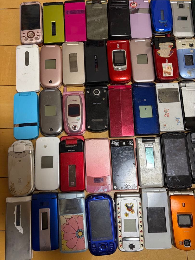 携帯電話 ガラケー 全65台 動作未確認品 修理部品取り専用