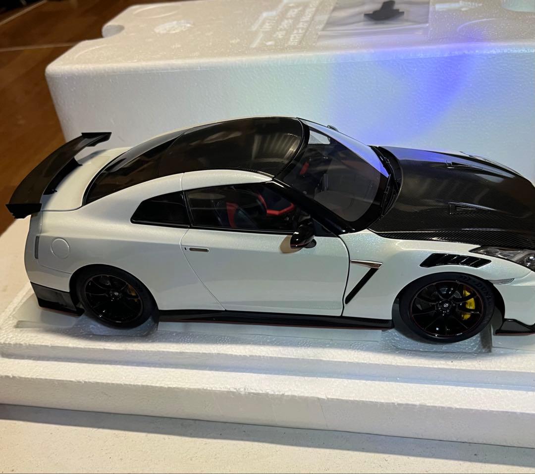 オートアートNissan GT-R Nismo 1/18 ミニカー