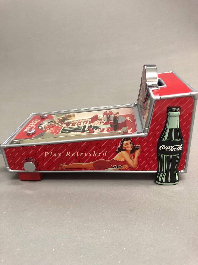 ほぼ新品「コカコーラ ピンボールマシン型ミュージック貯金箱」 - メルカリ