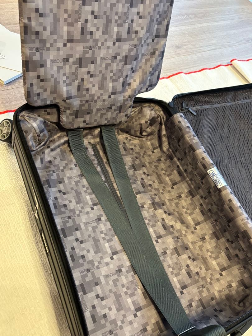 t*m様 リモワ　エッセンシャル　キャビンS