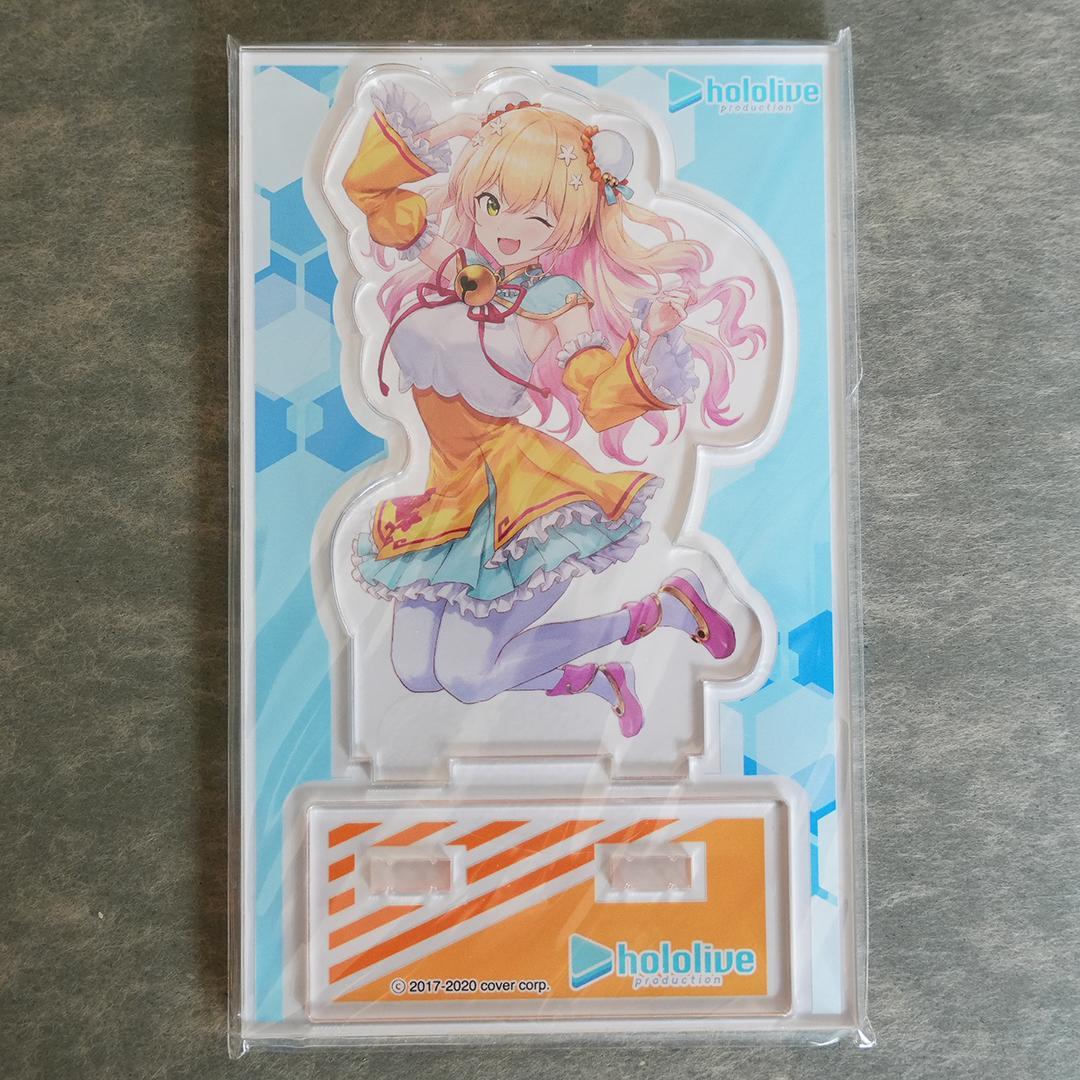 ホロライブ クッション、アクリルスタンド、缶バッチ詰合せ