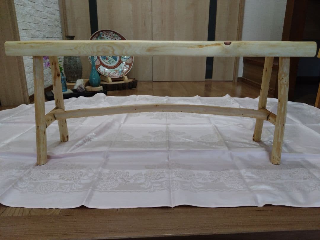 檜のベンチ（71）樹齢約70年、檜の原木の模様、年輪が綺麗