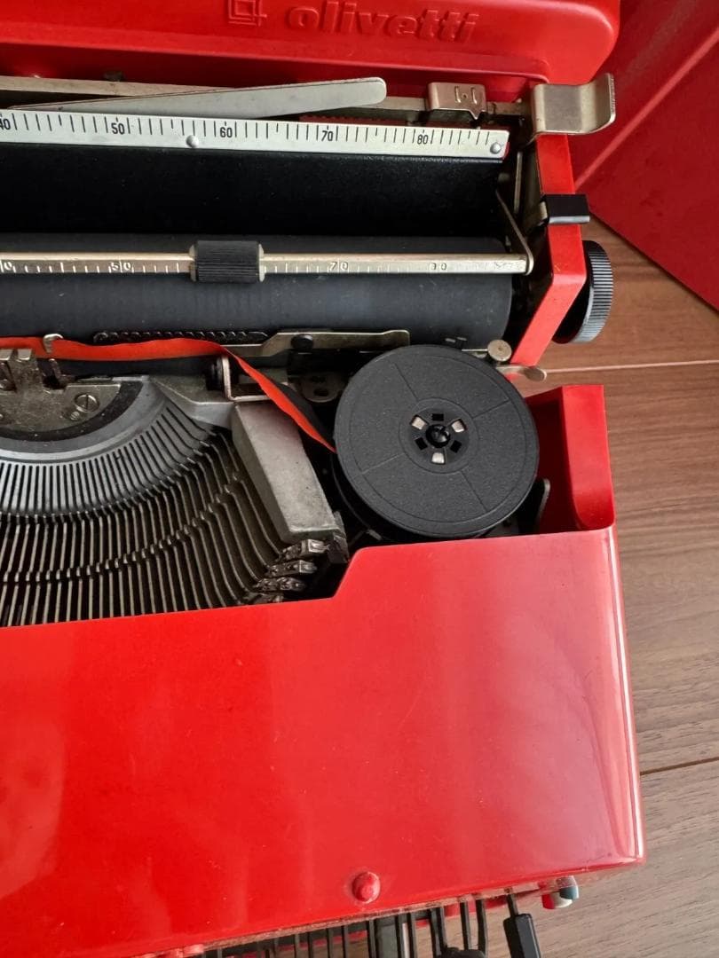 オリベッティ バレンタイン valentine タイプライター 赤