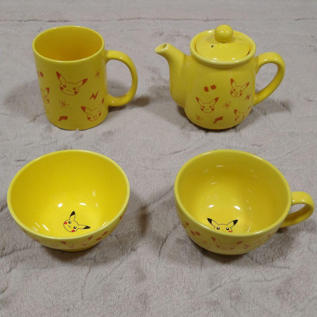 ピカチュウ　皿、マグカップ、食器まとめ
