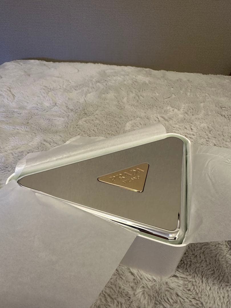 PRADAビューティクラッチセット クリスマスコフレ2025