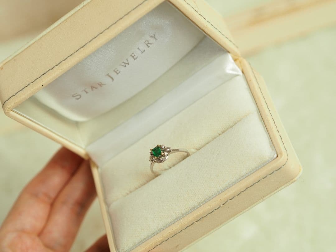セ*E様 エメラルドリング K18 WG 指輪
