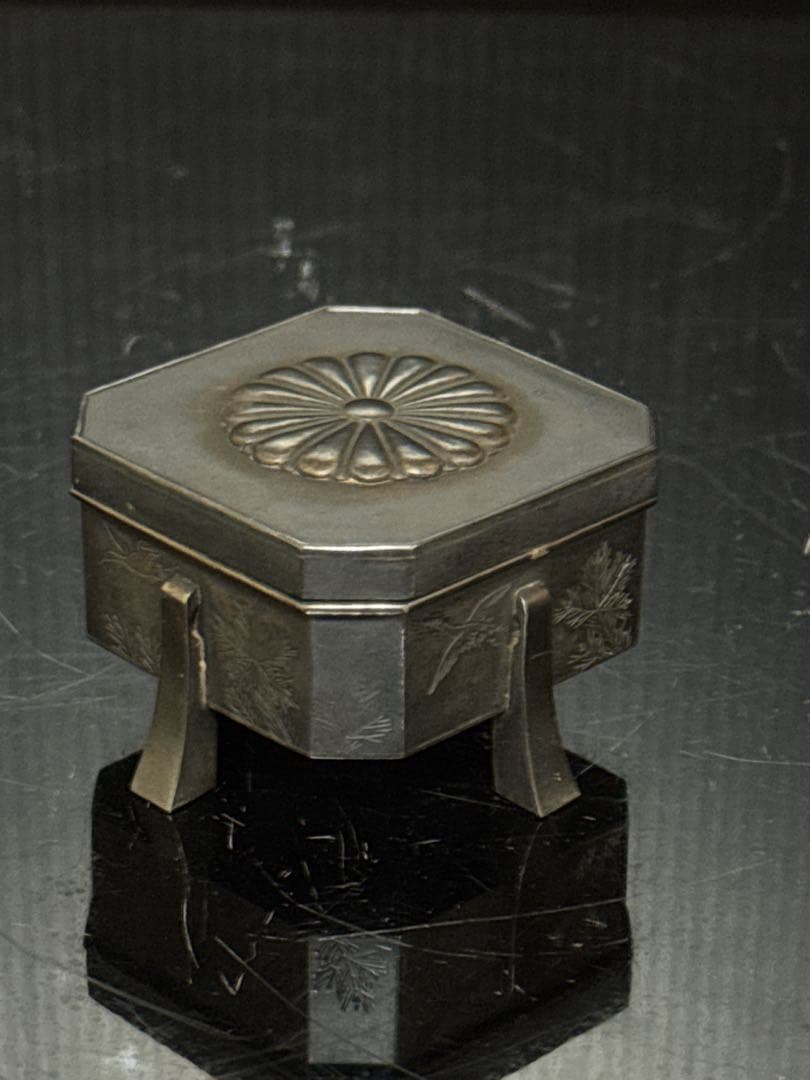 純銀 菊紋付 足付 ボンボニエール 箱 約87.5g