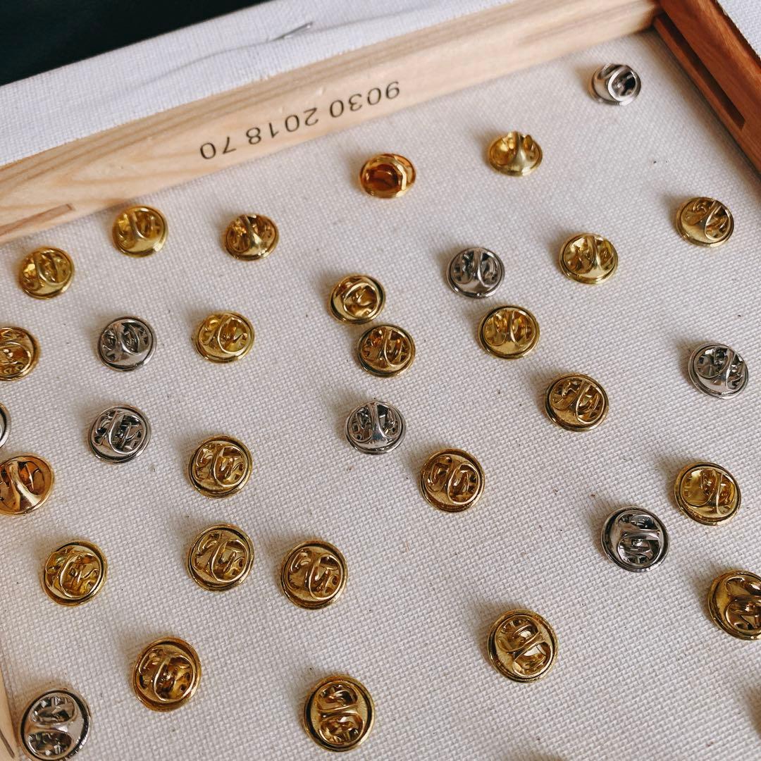 まとめ売り大特価】 アメリカ ヨーロッパ ピンブローチ 74点セット