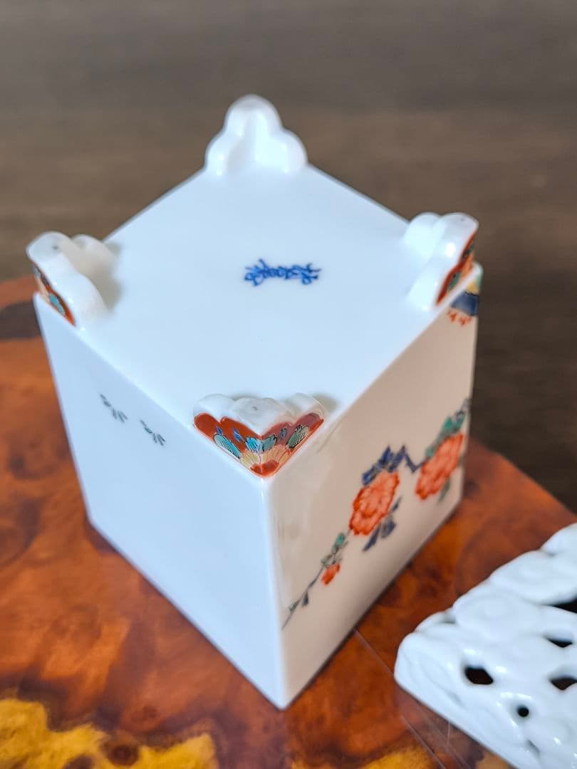 十二代　酒井田柿右衛門　牡丹紋様香炉　菱形香炉　共箱