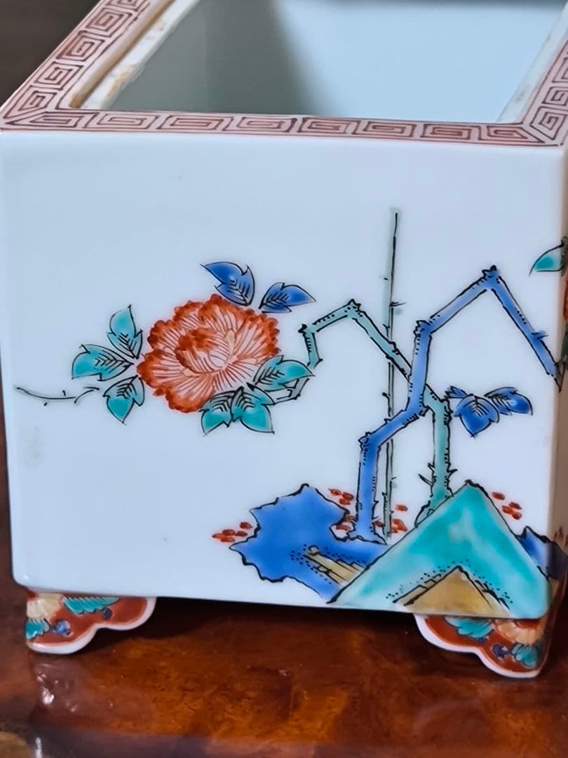 十二代　酒井田柿右衛門　牡丹紋様香炉　菱形香炉　共箱