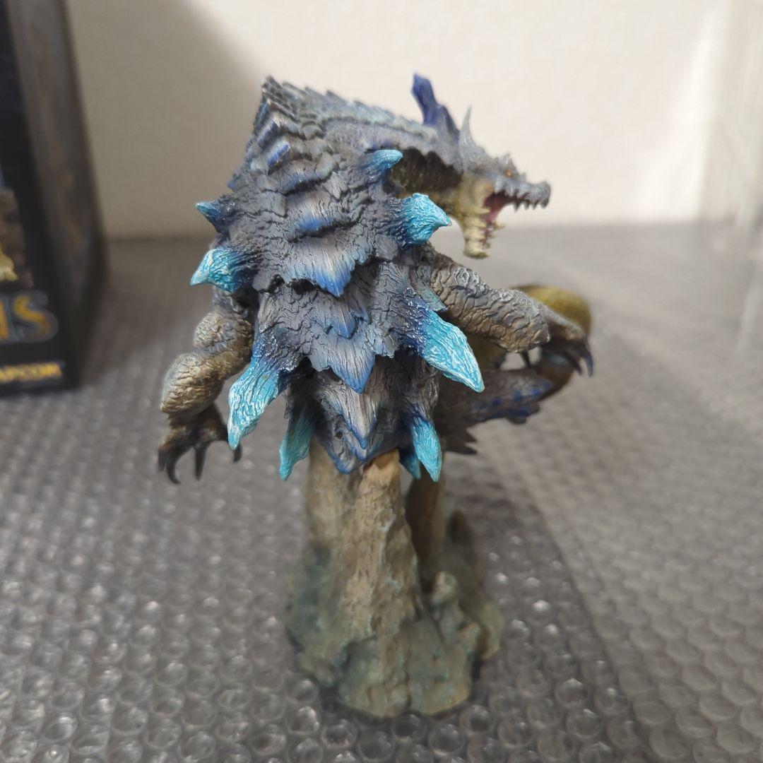 【希少】白海竜 ラギアクルス 亜種　クリエイターズモデル モンハン フィギュア