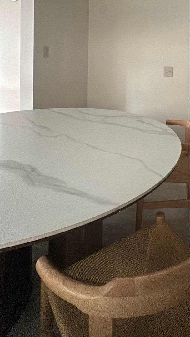 モダン円形ダイニングテーブル