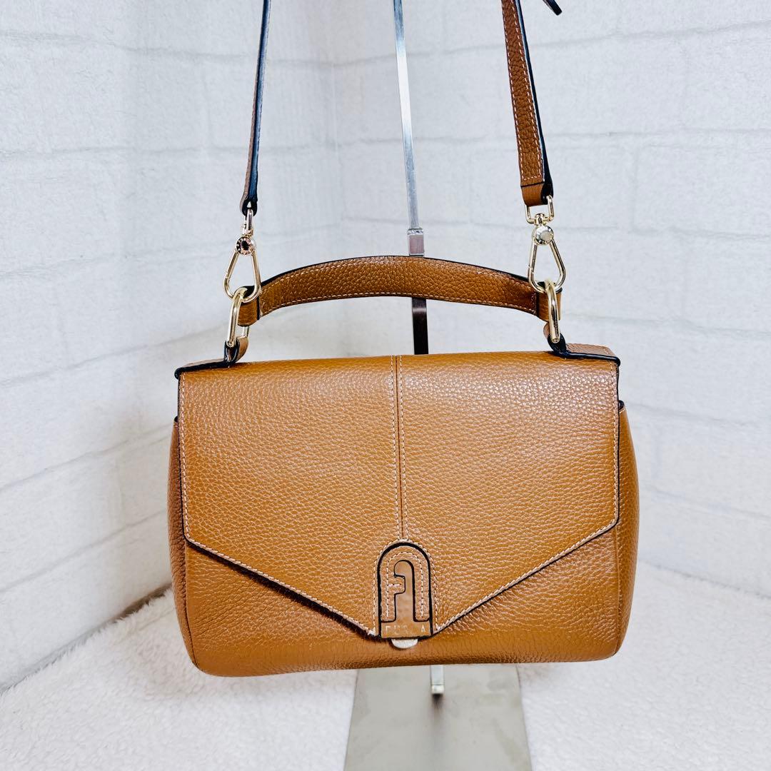 FURLA ダフネ トップハンドル ショルダー アーチロゴ 2way キャメル