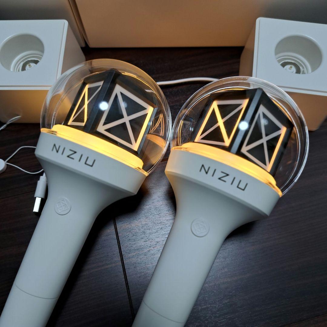 NiziU ペンライト 2個セット - メルカリ