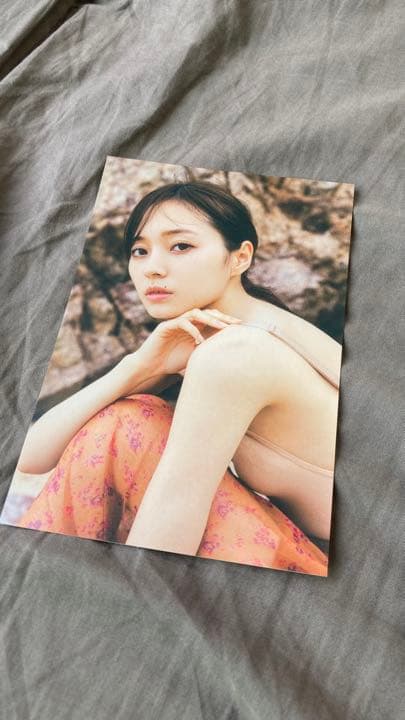 超希少】直筆サイン入りB2ポスター 梅澤美波1st写真集 夢の近く 2025