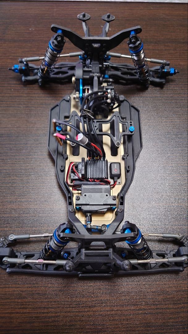 けん アソシエイテッド RC10T6.4　新品ボディー.タイヤセット