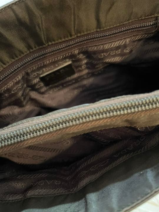 プラダ☆ショルダートート　ハンドバッグ　仕切りあり　ナイロン　カーキブラウン