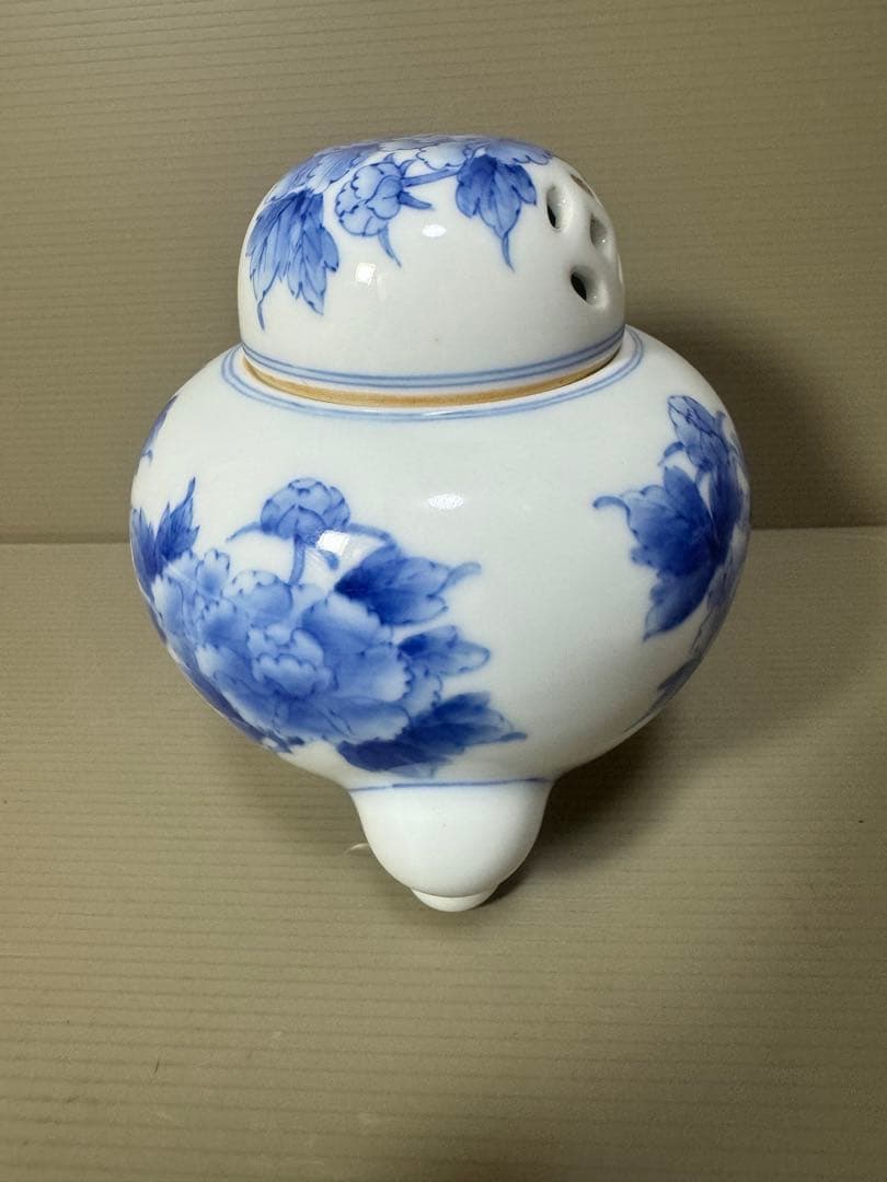 2156 平戸祐祥　染付花草　三足香炉