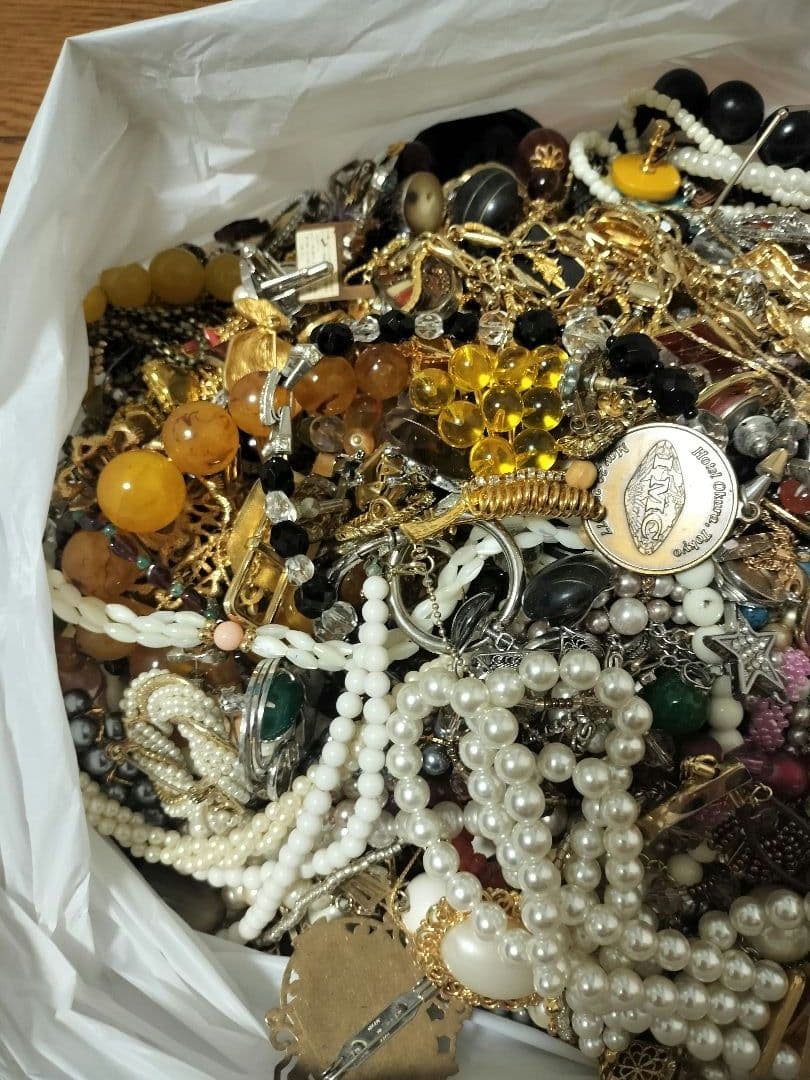 アクセサリー　まとめ売り　ジャンク　イミテーション　8.4kg