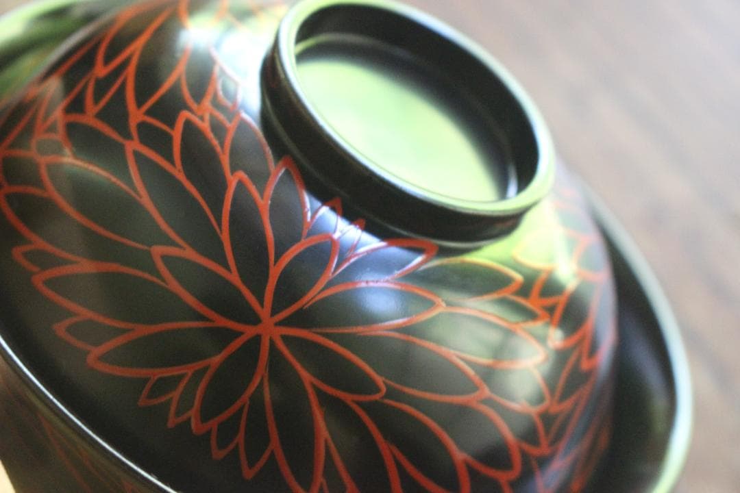 極小傷有！時代黒漆に風情ある朱漆菊文の映えるお椀2