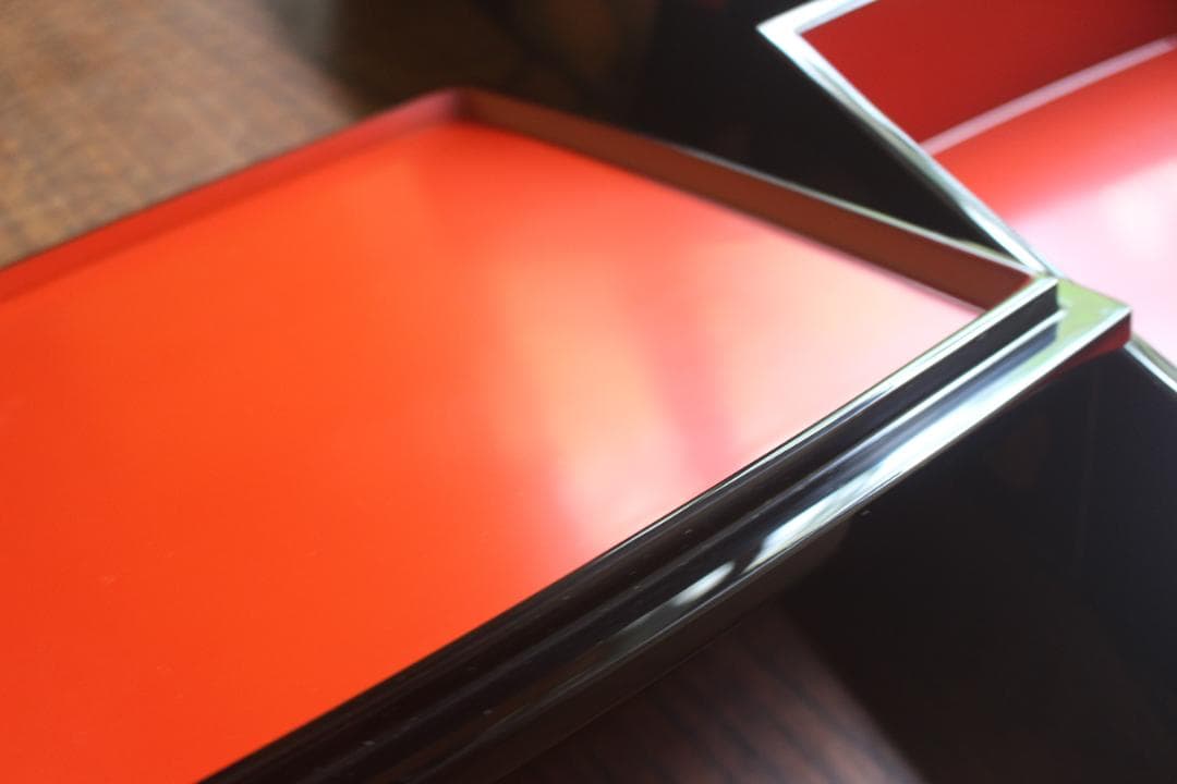 デッドストック！上質内朱黒漆に優美な梅蒔絵の映える二段重（検輪島塗重箱お重