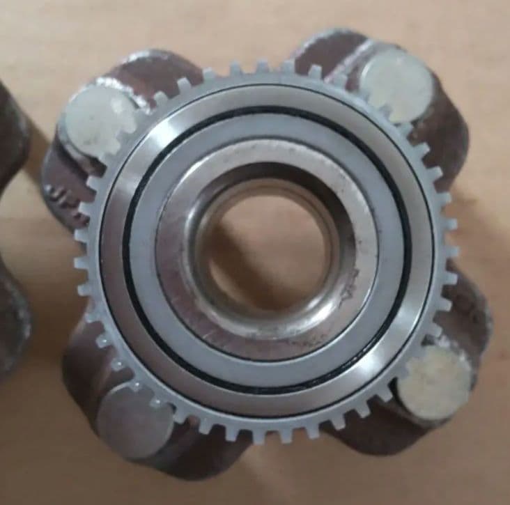 専用　keiワークス　リヤ　ハブベアリング　2個　スズキ純正品　約1000キロ位