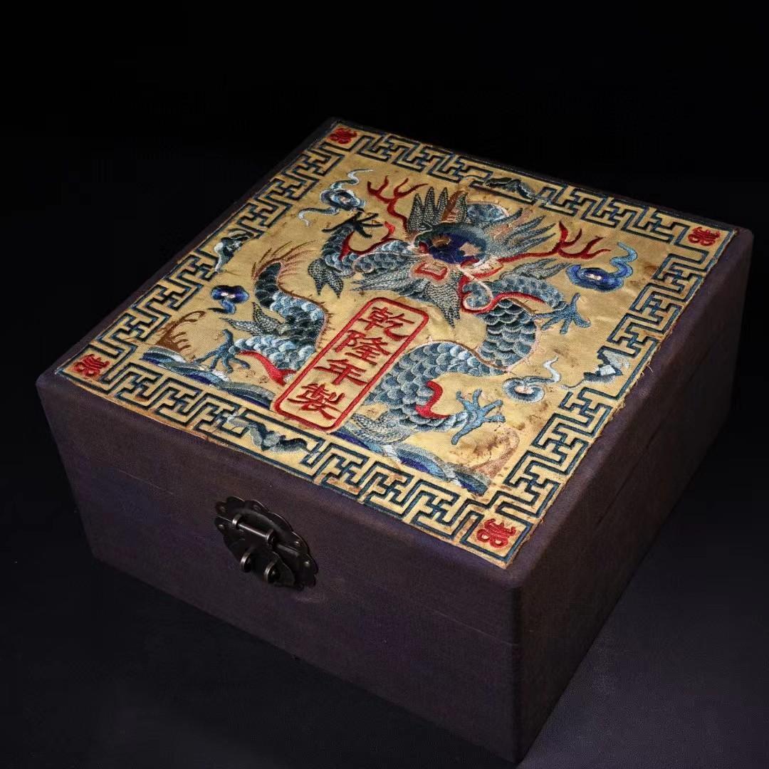 中国古美術・珍蔵粉彩・花鳥絵磁器の中皿・純手描き・刺繍箱