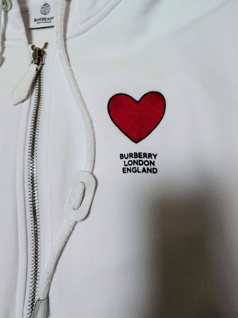 ★新品★ Burberry ハート刺繍 パーカー ホワイト