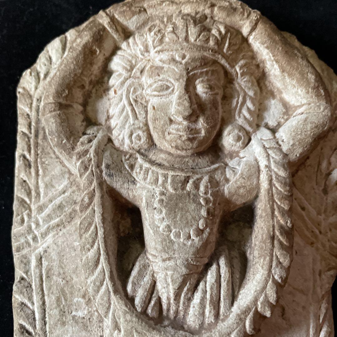 古代シバ神の石彫、インド発掘品高さ15センチ横幅11cm厚さ