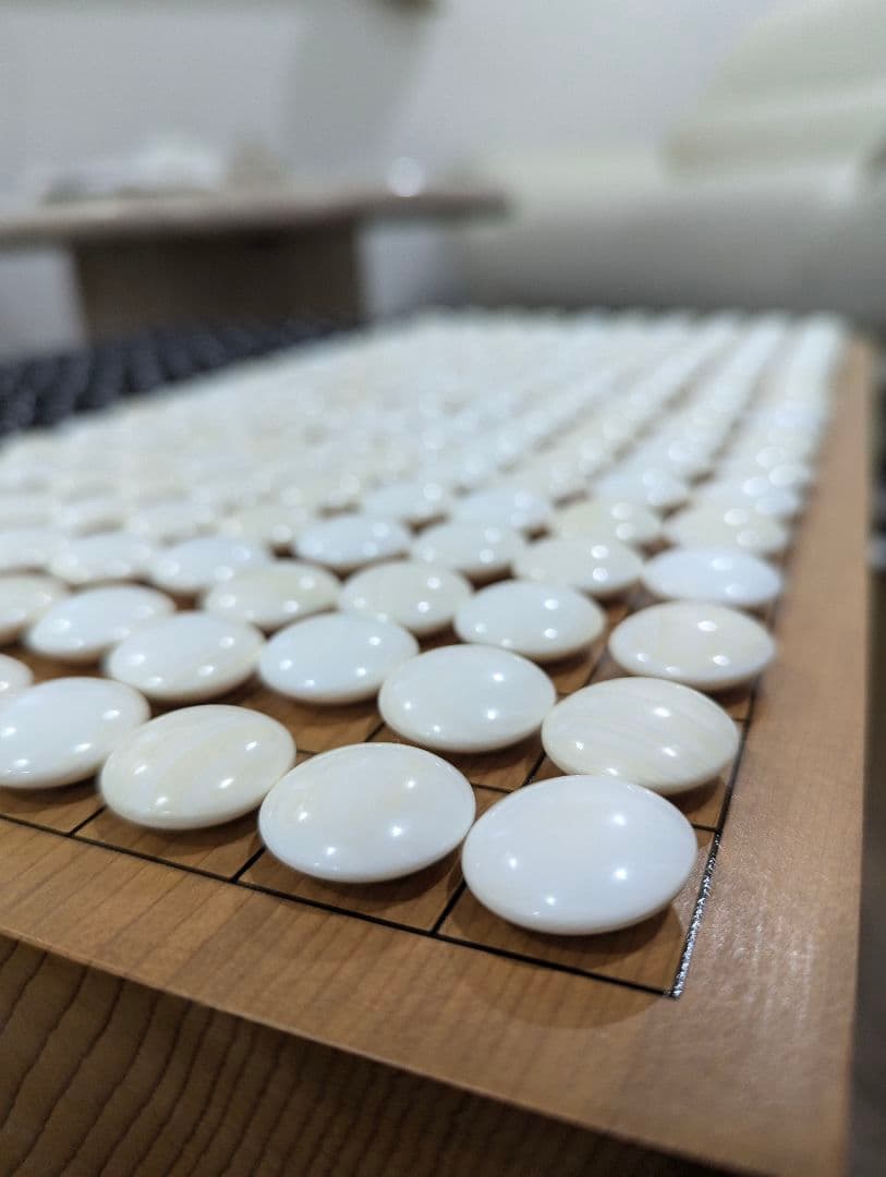 本格囲碁セット　基盤　蛤碁石　那智黒石　脚/へそ　桐のケース付き