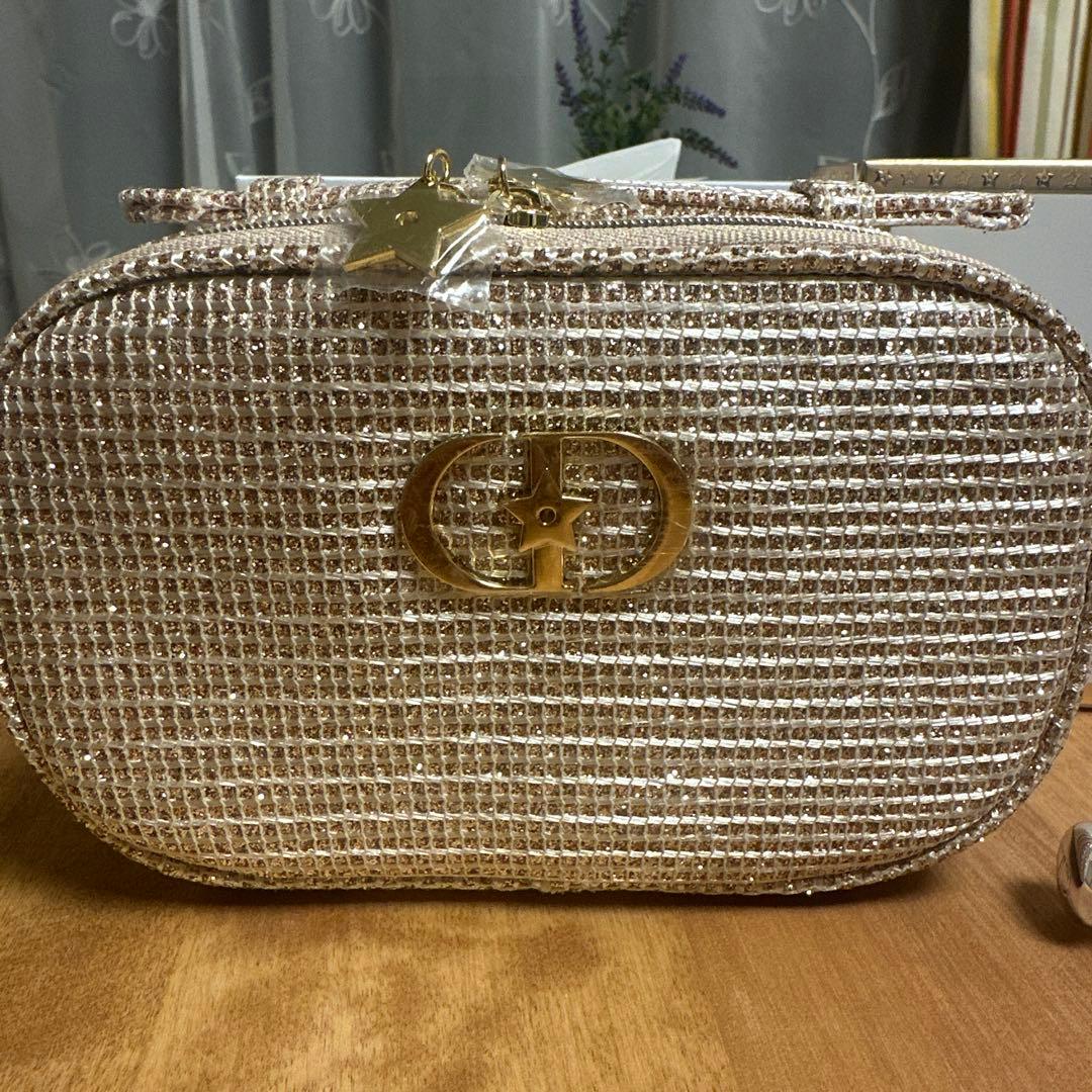 DIOR ビューティーケアセット　(ポーチ、ハンドクリーム、リップクリーム)