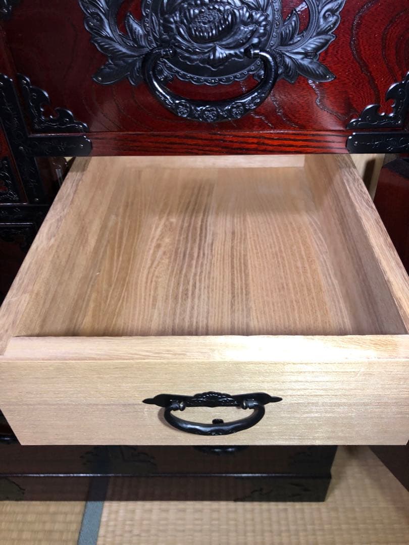 仙台箪笥 仙臺民藝 伊達箪笥 漆塗り 伝統的な彫刻付き木製