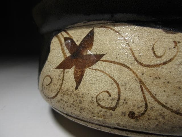 時代／古織部 黒織部 沓茶碗／裏千家十一代 玄々斎 書付花押「百