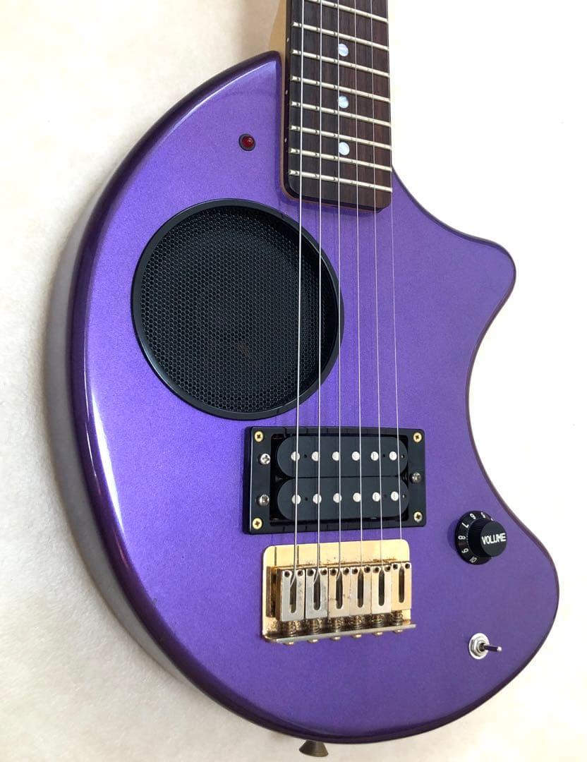 【美品】ZO-3C MP アンプ内蔵ギター ディストーションSW付 専用ケース付