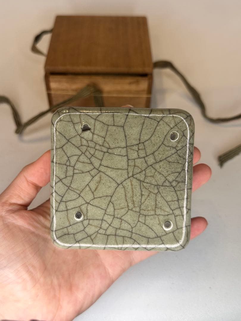 ドレスデン人形 「楽器を弾く貴婦人とオウム」 作品と解説