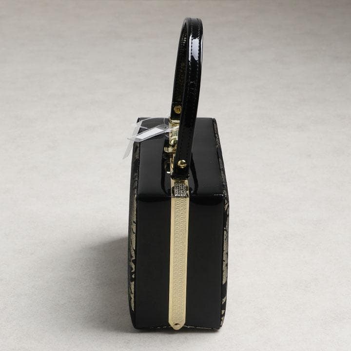 【新品】草履バッグセット　黒地にモダン柄 (ゴールド) 03079