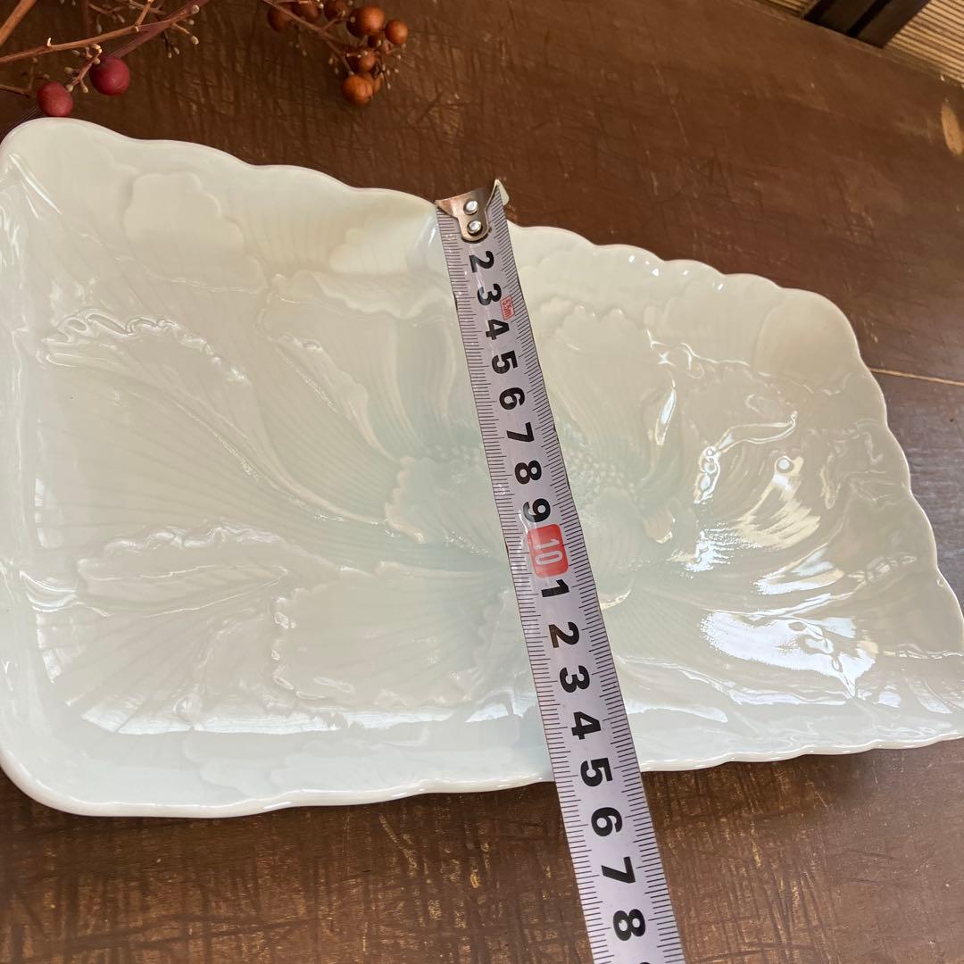 2454 有田焼 其泉作 青白磁牡丹彫 盛皿 未使用 2454 有田焼 其