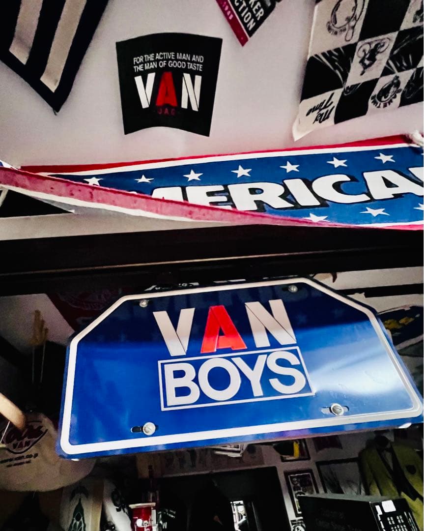希少 VAN BOYS店内用看板 当時もの新品大変貴重です 反射鉄枠看板