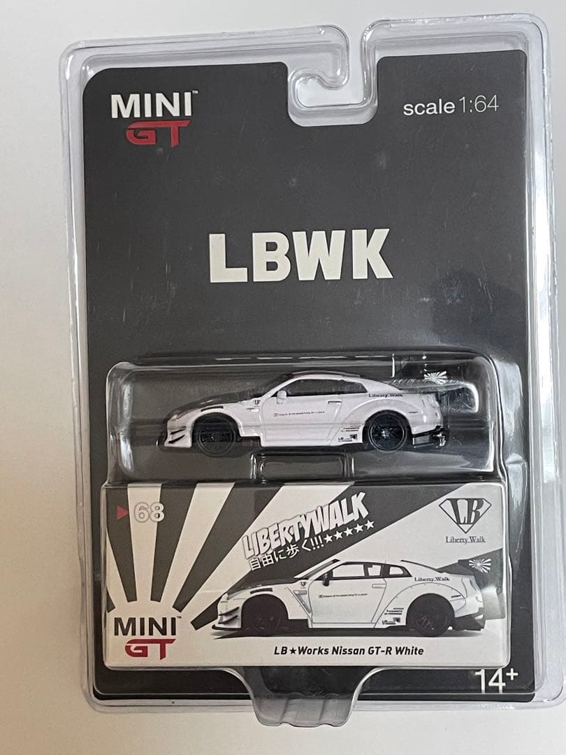 MINI GT LB☆Works Nissan GT-R White 1:64