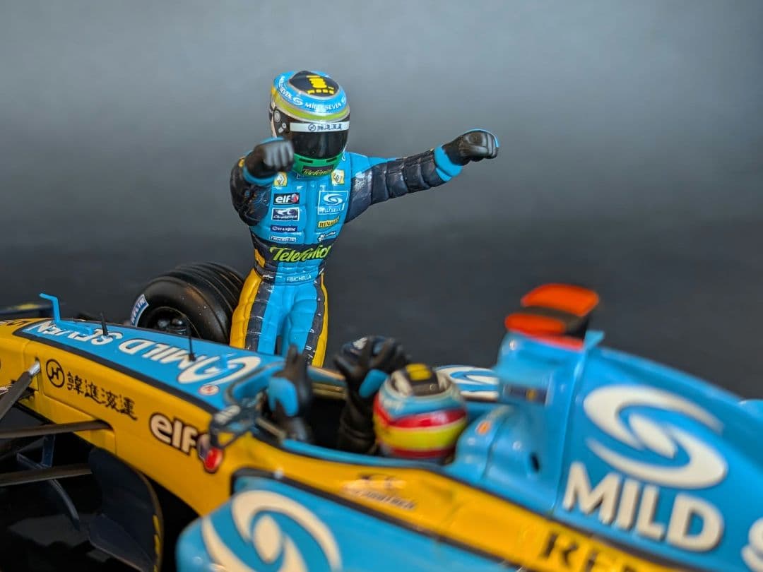 ホットウィール 1/18 ルノー R25 アロンソ 2005 チャンピオン