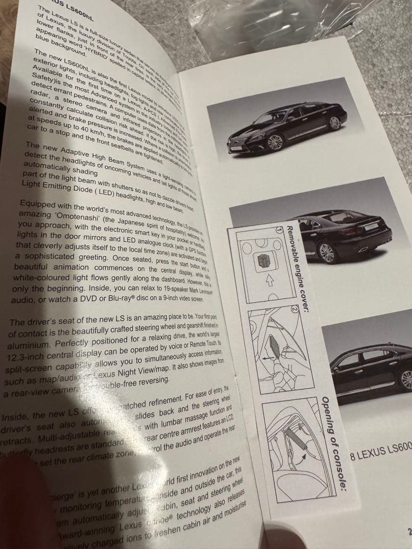 Lexus LS600h ブラック 1/18 ミニカー